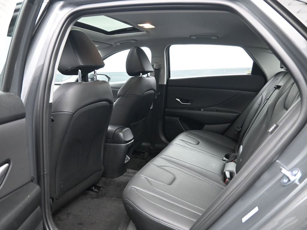 Used 2025 Hyundai Elantra Limited FWD image 25
