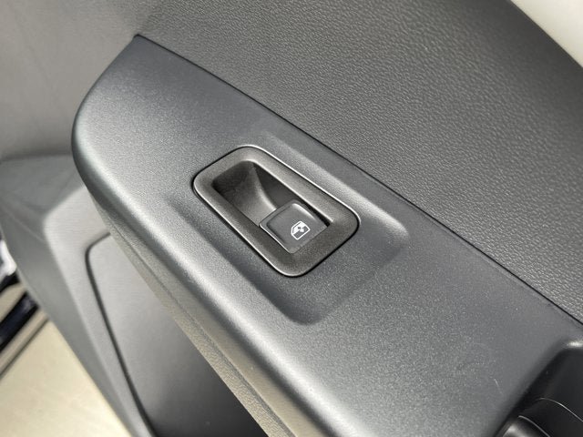 New 2025 Volkswagen Taos SE image 33