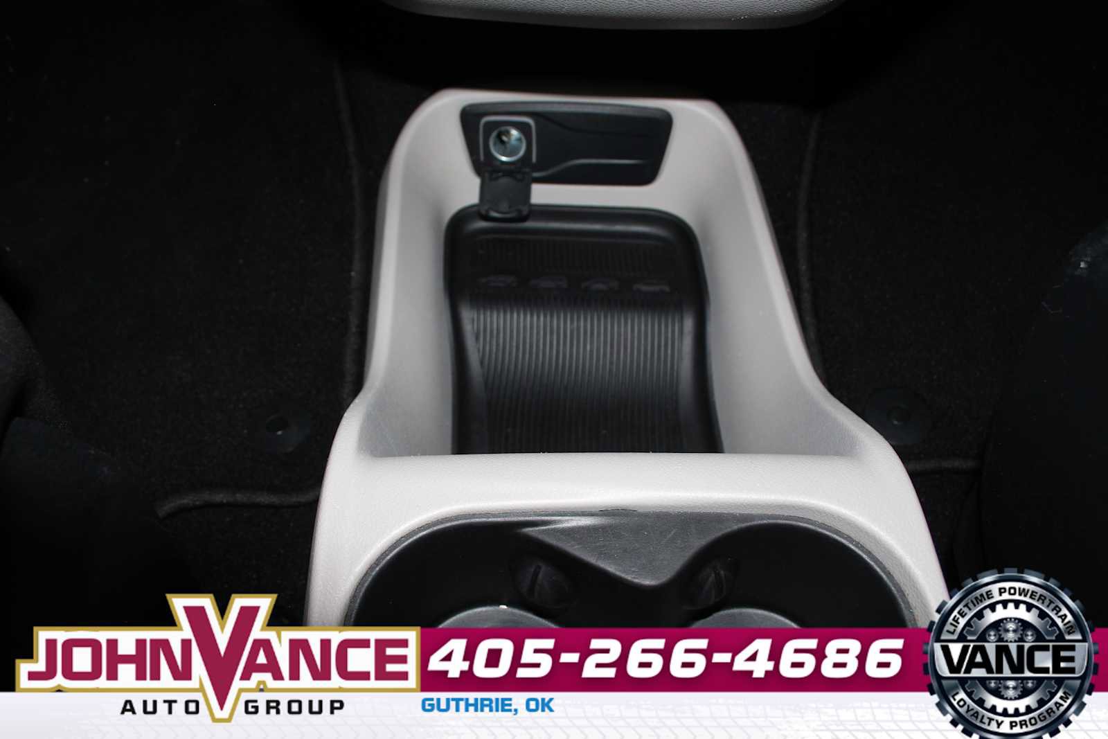 Used 2023 Chrysler Voyager LX image 31