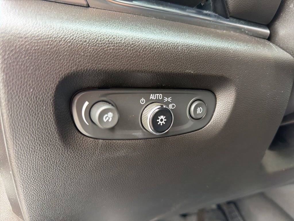 Used 2021 Chevrolet Traverse RS image 15