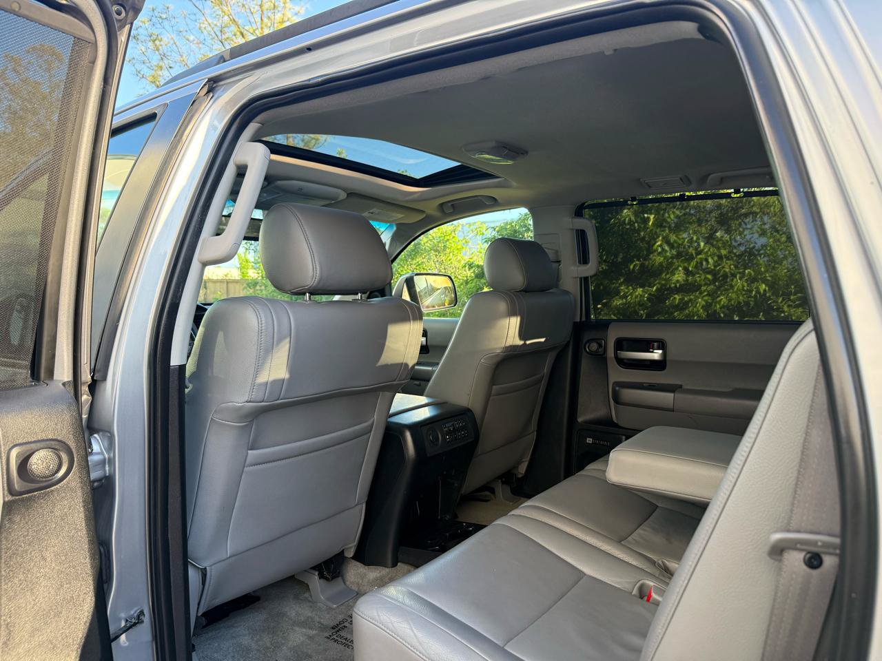Used 2010 Toyota Sequoia Limited AWD/4WD image 22