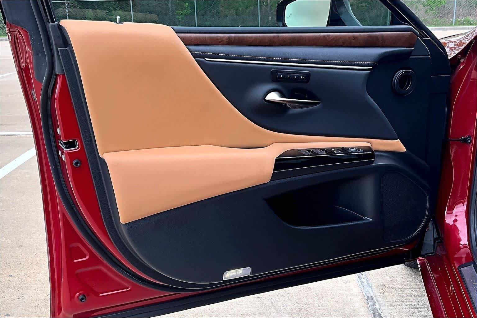Certified 2025 Lexus ES 300h w/ Premium Package image 22