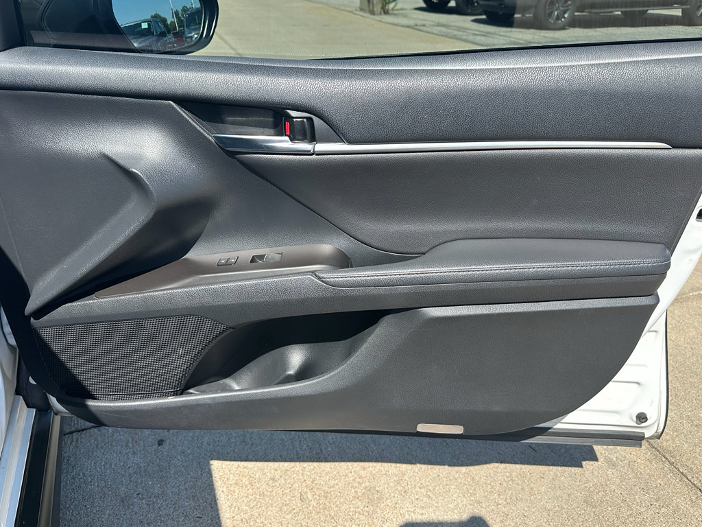 Used 2022 Toyota Camry XSE FWD image 30