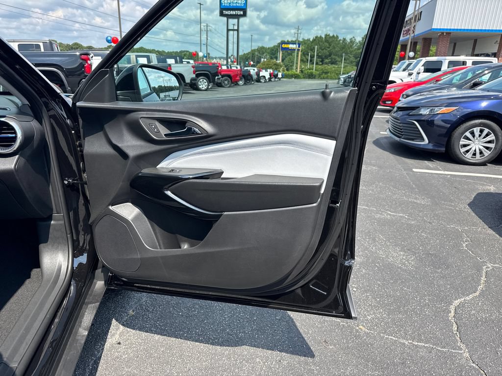 New 2026 Chevrolet Trax LT w/ Driver Confidence Package FWD image 15