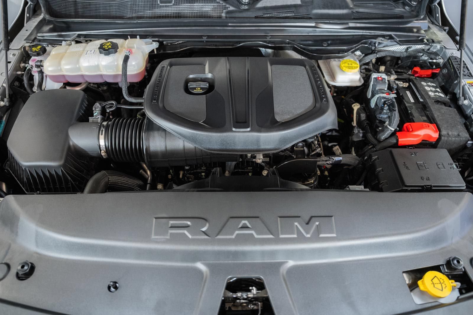 Used 2025 RAM 1500 Laramie w/ Night Edition AWD/4WD image 27