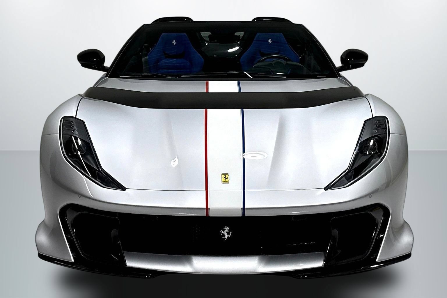 Used 2023 Ferrari 812 Competizione A RWD image 2