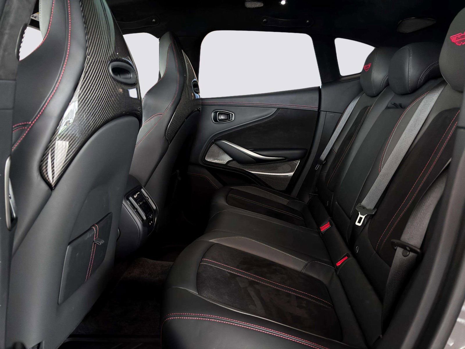 Used 2025 Aston Martin DBX 707 image 41
