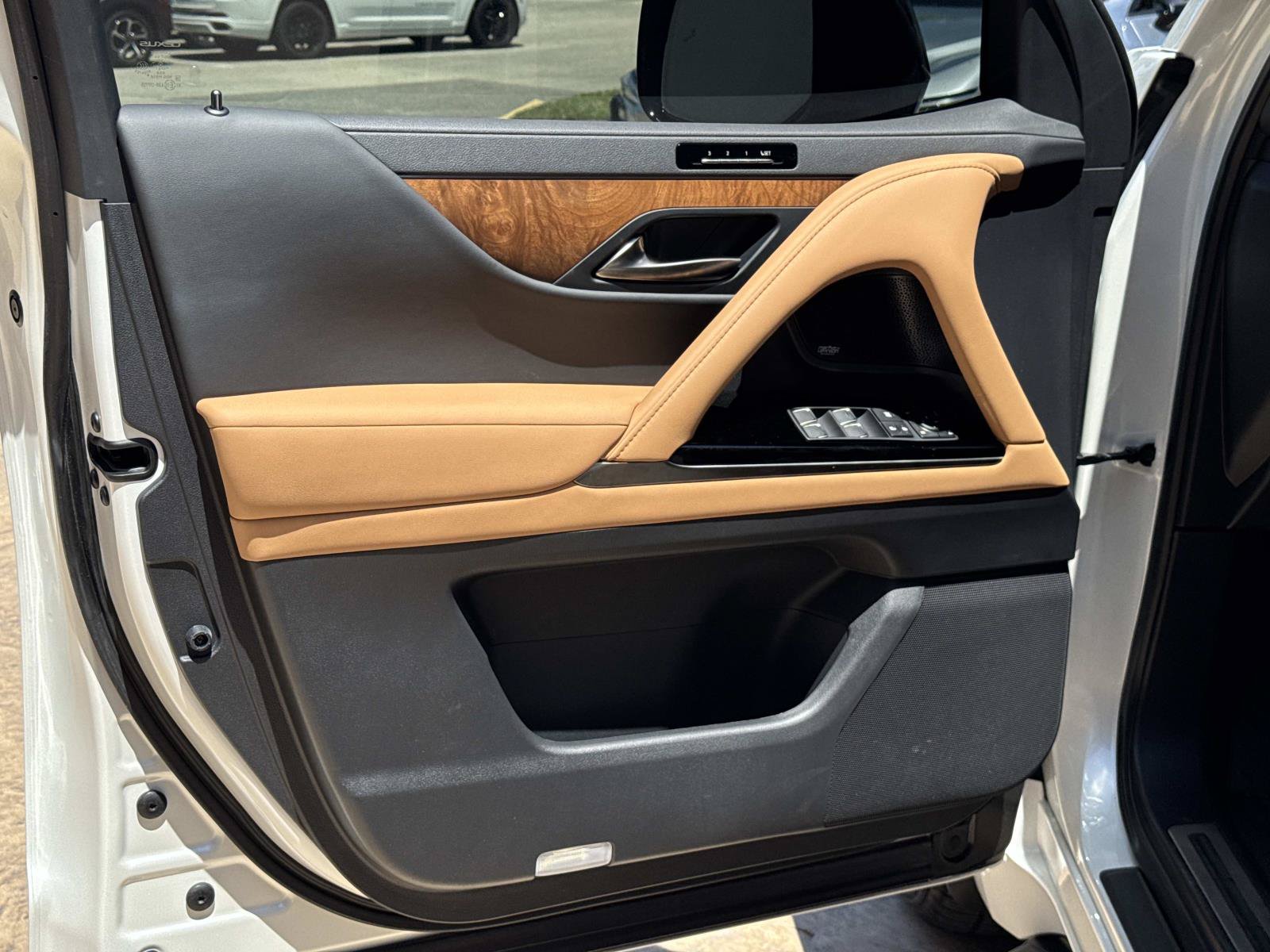 Certified 2025 Lexus LX 700h Luxury w/ Appearance Package AWD/4WD image 10