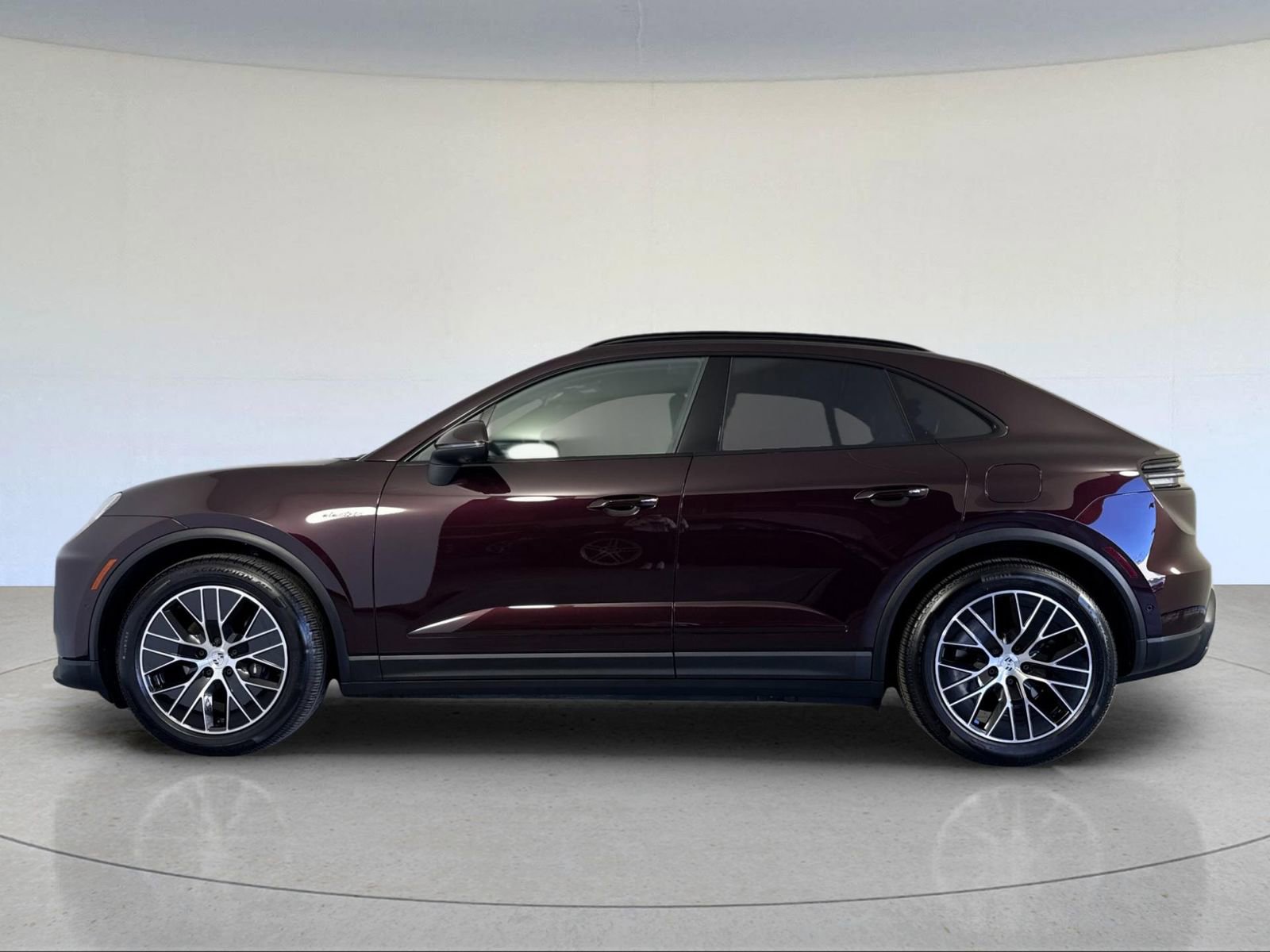 Used 2025 Porsche Macan Electric image 2