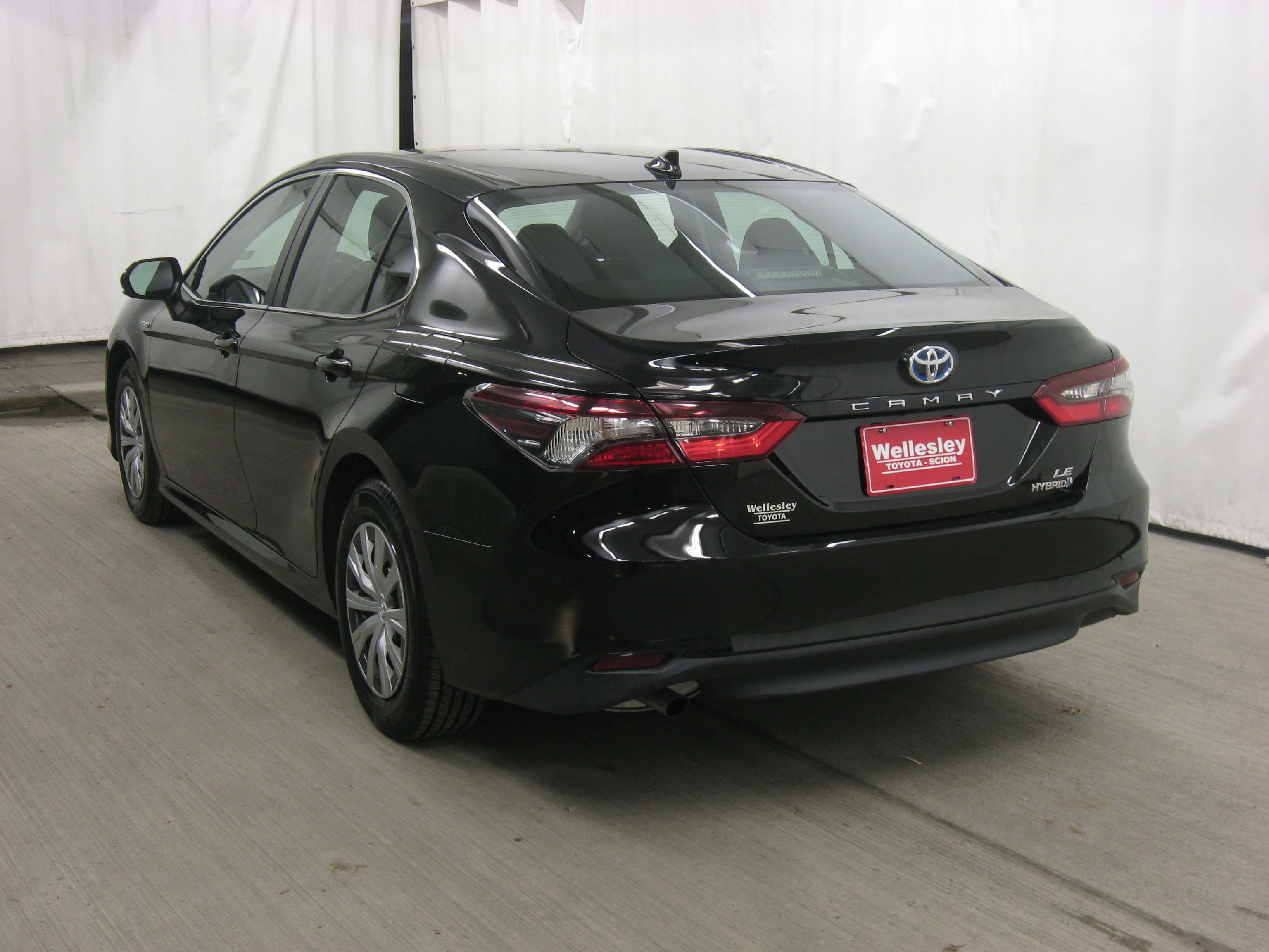Used 2021 Toyota Camry LE image 24