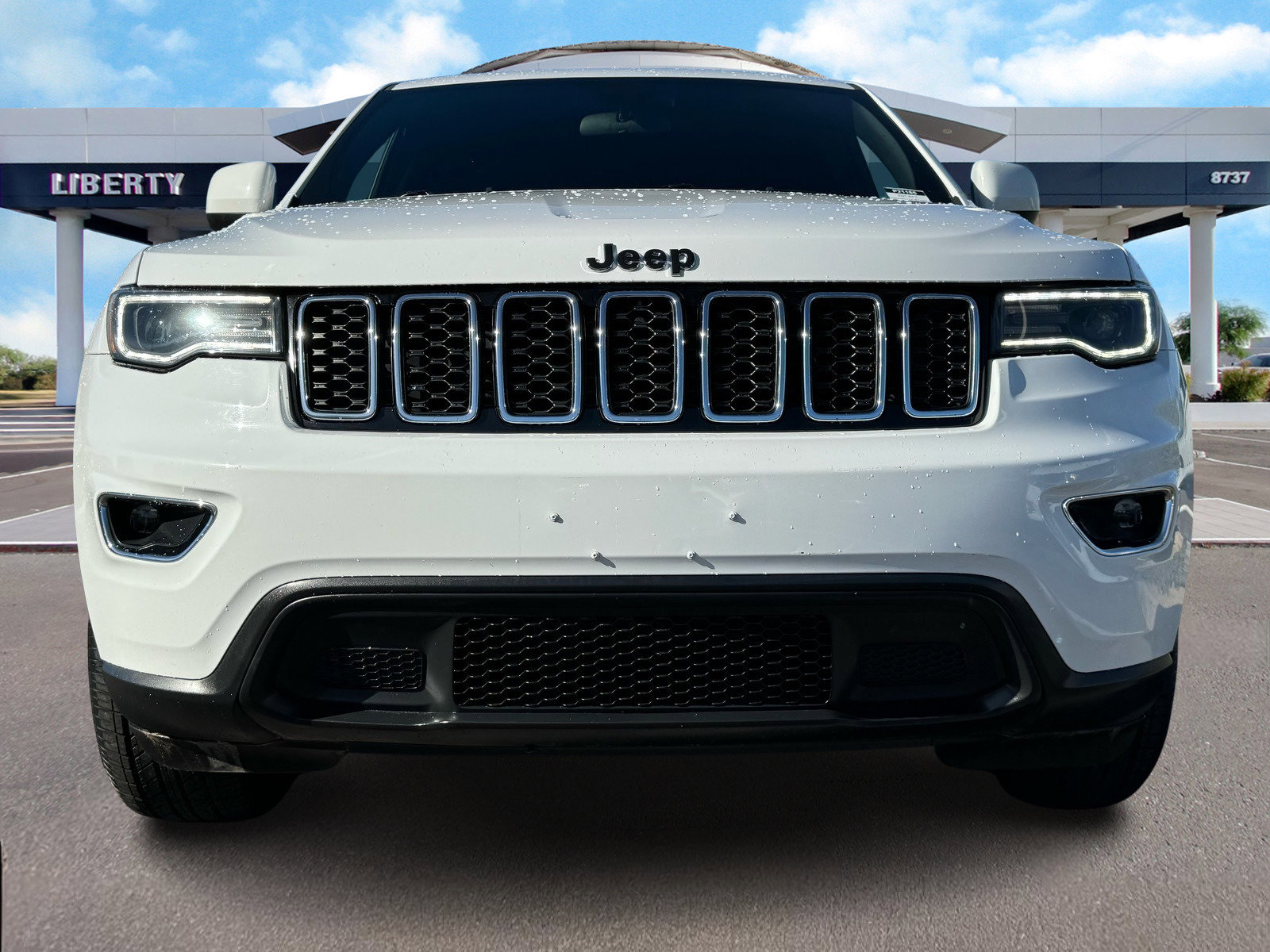 Used 2021 Jeep Grand Cherokee Laredo image 4