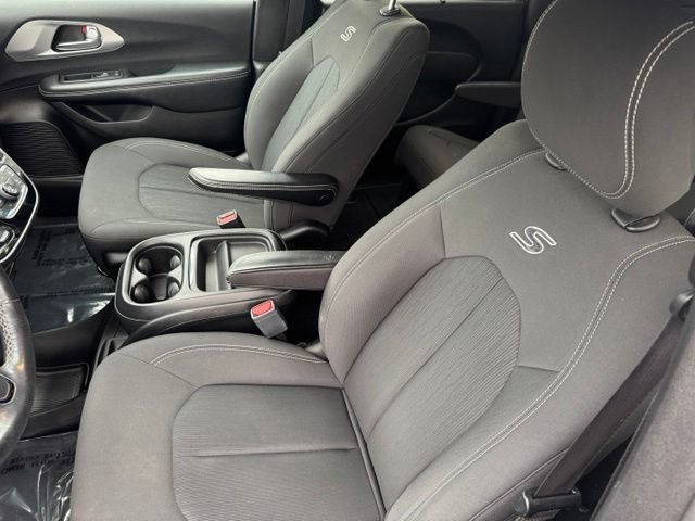 Used 2019 Chrysler Pacifica Touring Plus w/ S Appearance Package FWD image 6