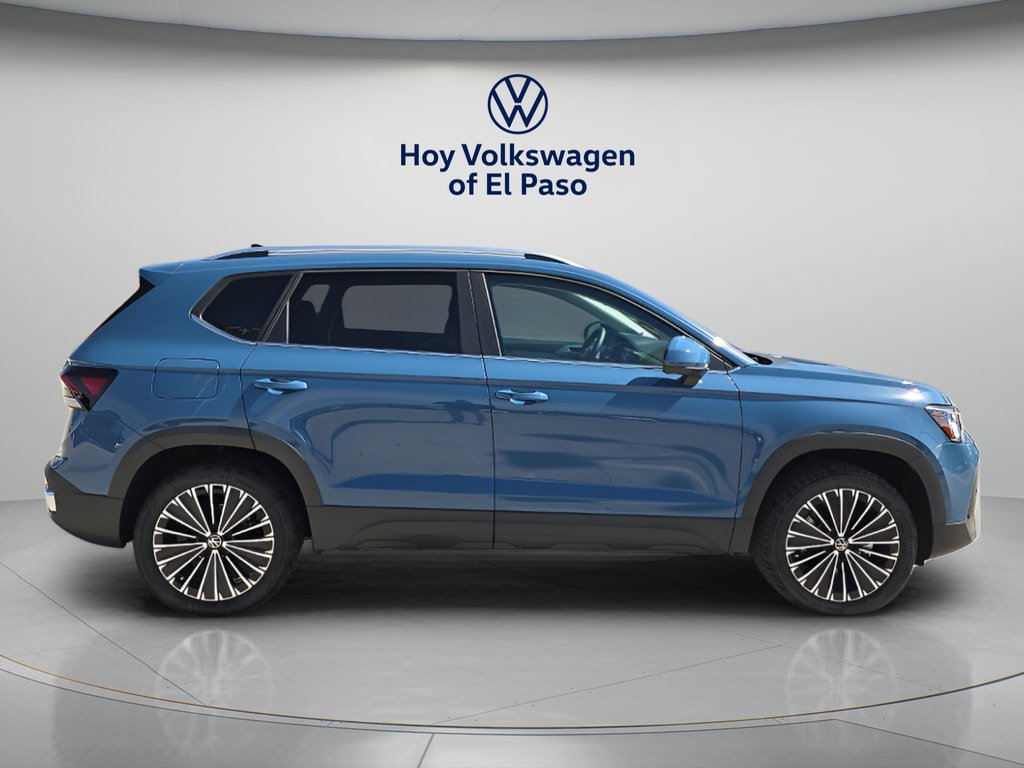 New 2026 Volkswagen Taos SE FWD image 2