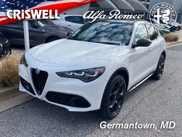 New 2025 Alfa Romeo Stelvio Sprint image 2