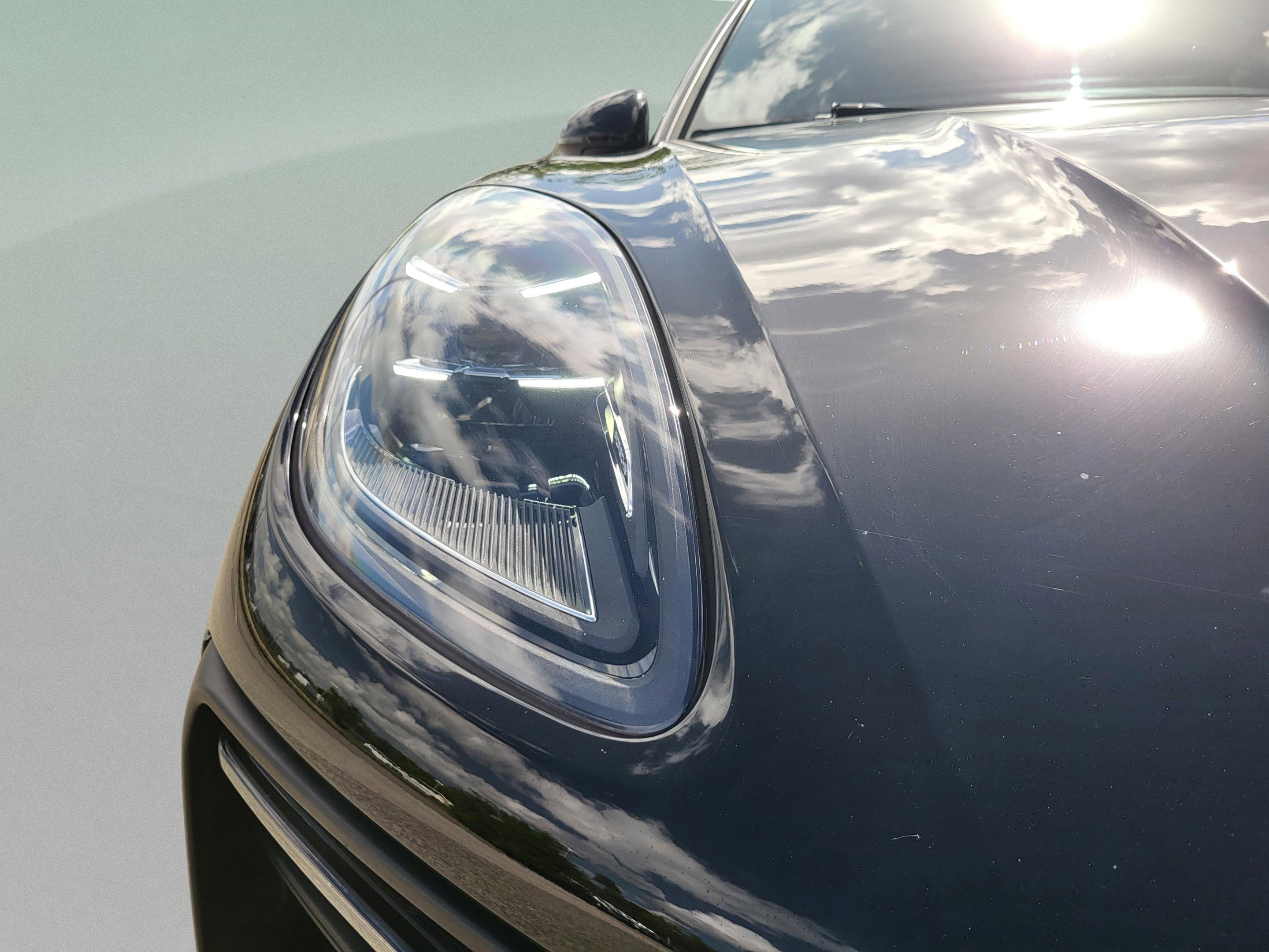 Used 2023 Porsche Macan AWD/4WD image 11