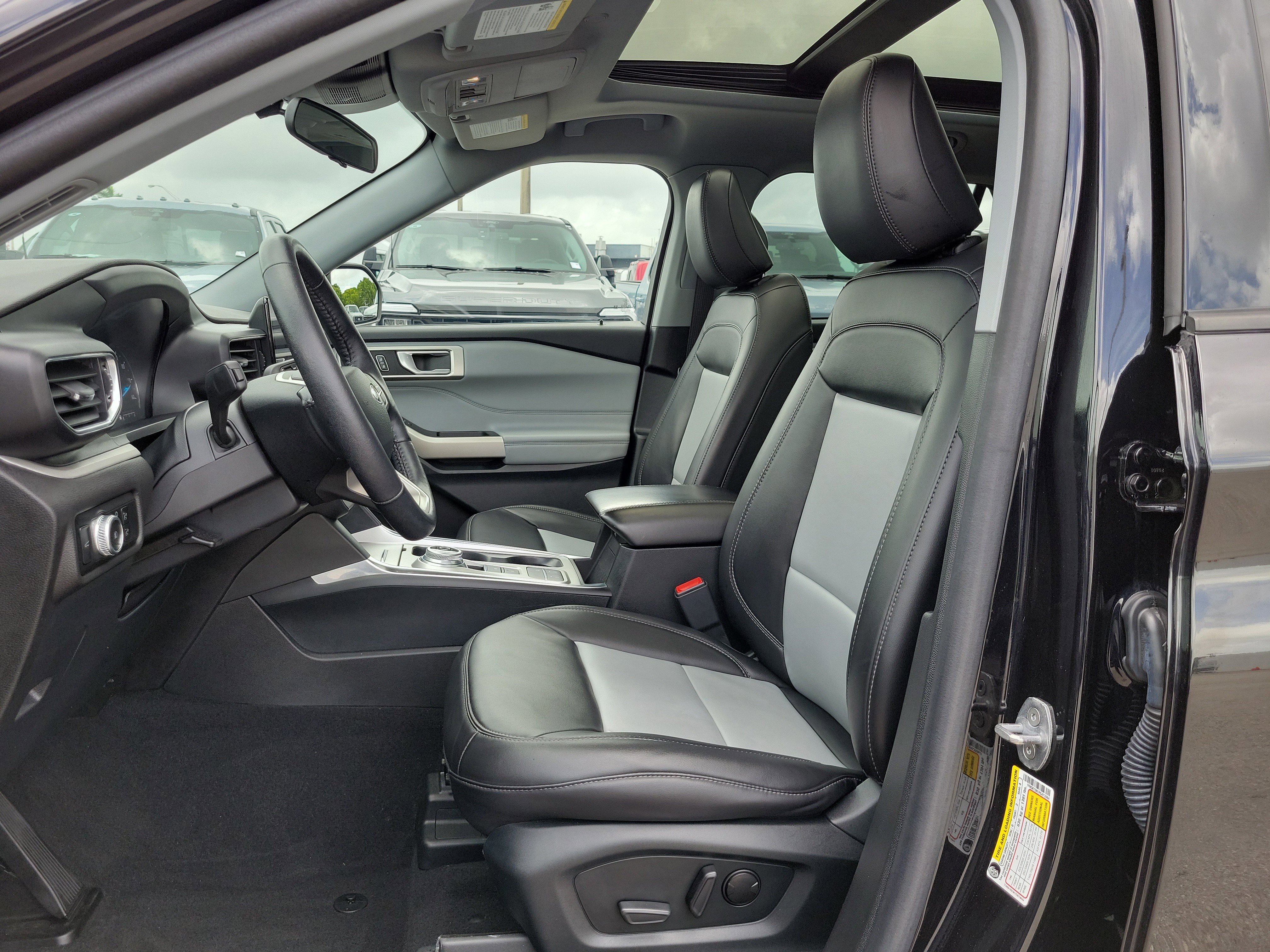 Used 2023 Ford Explorer XLT w/ Equipment Group 202A RWD image 18