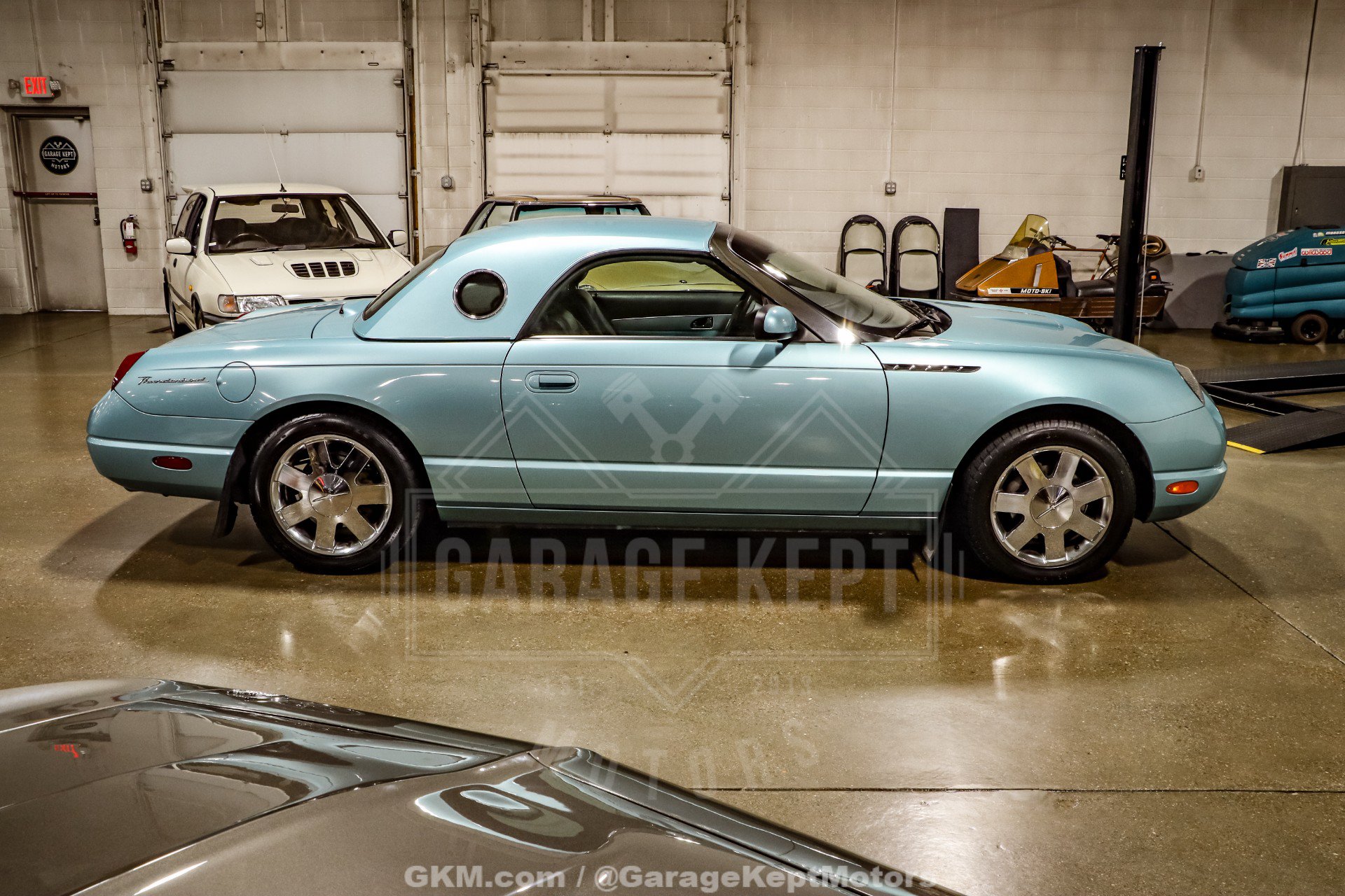 Used 2002 Ford Thunderbird RWD image 12