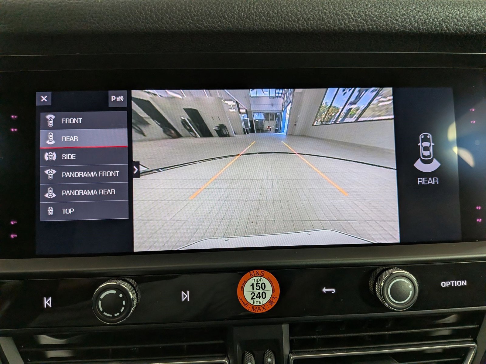 Certified 2025 Porsche Macan AWD/4WD image 19