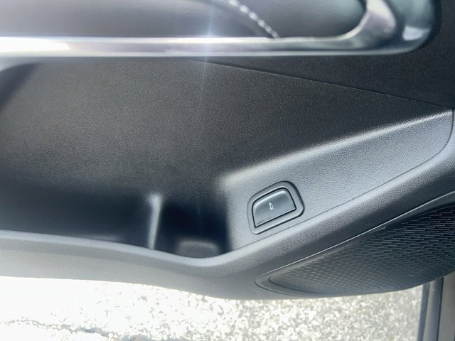 Used 2025 Chevrolet Traverse LT image 14