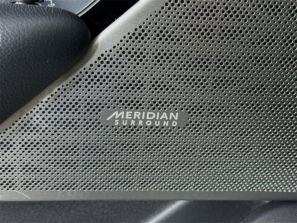 Used 2018 Land Rover Range Rover Velar R-Dynamic SE image 19