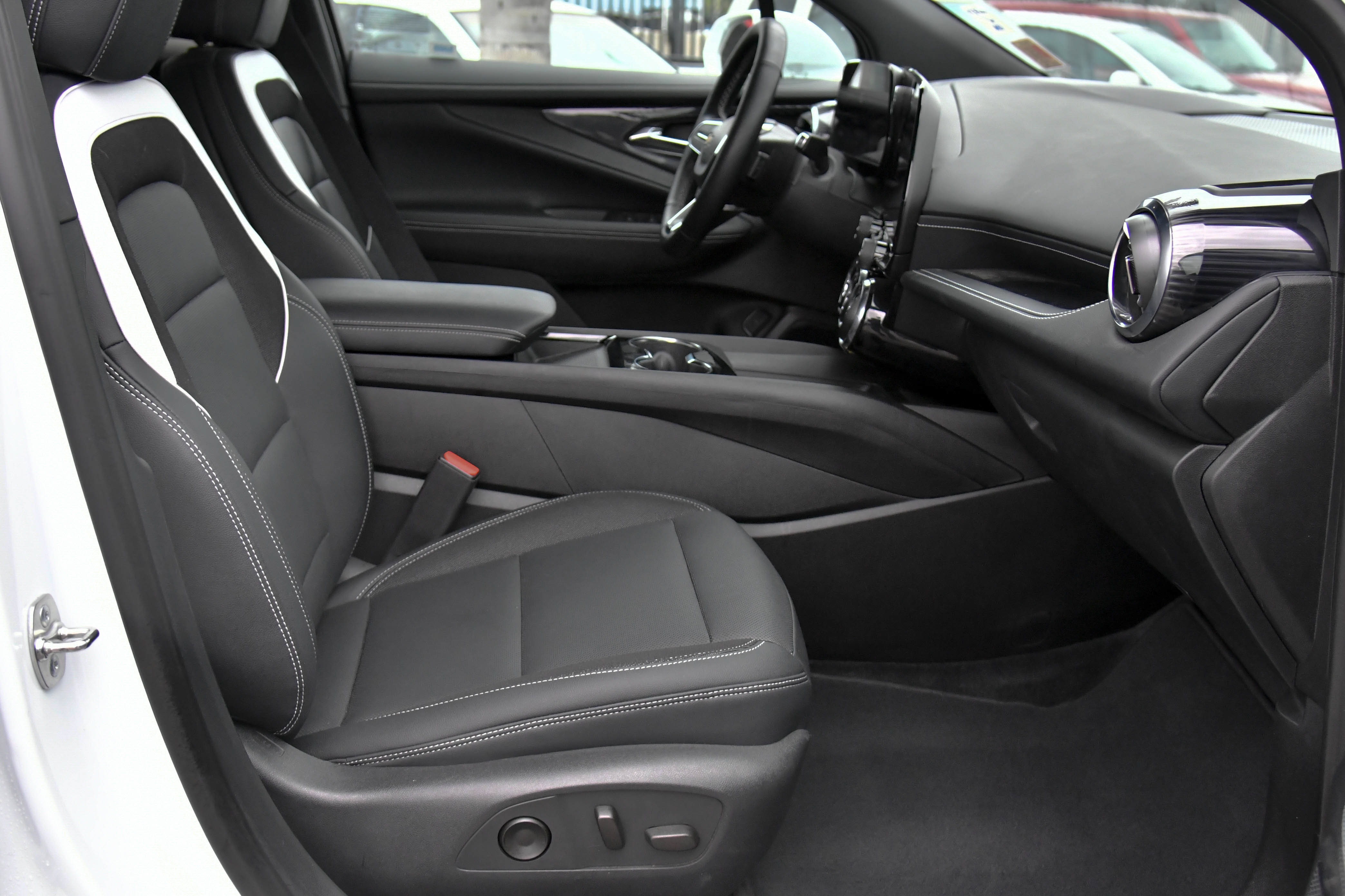 Used 2024 Chevrolet Blazer EV LT AWD/4WD image 52