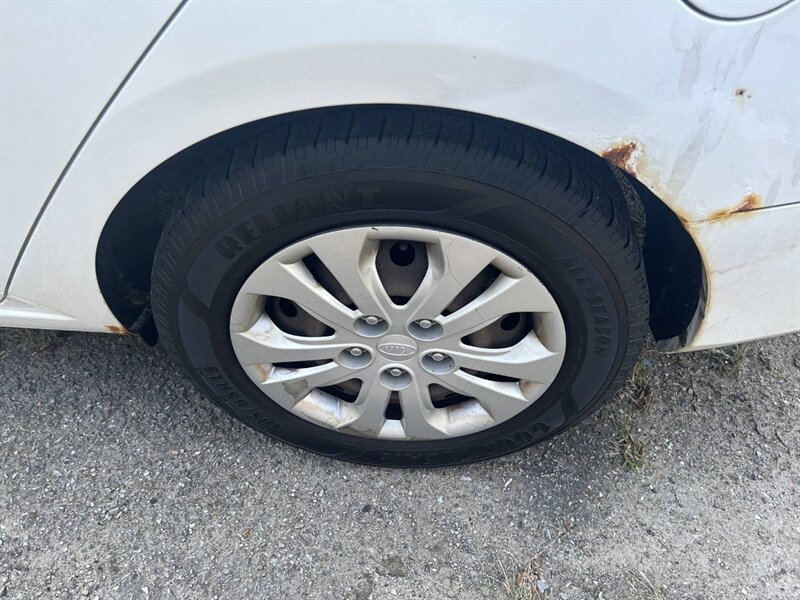 Used 2013 Kia Forte EX FWD image 27