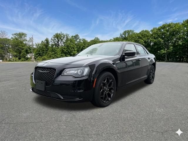 Used 2023 Chrysler 300 Touring w/ Sport Appearance Package AWD/4WD image 4