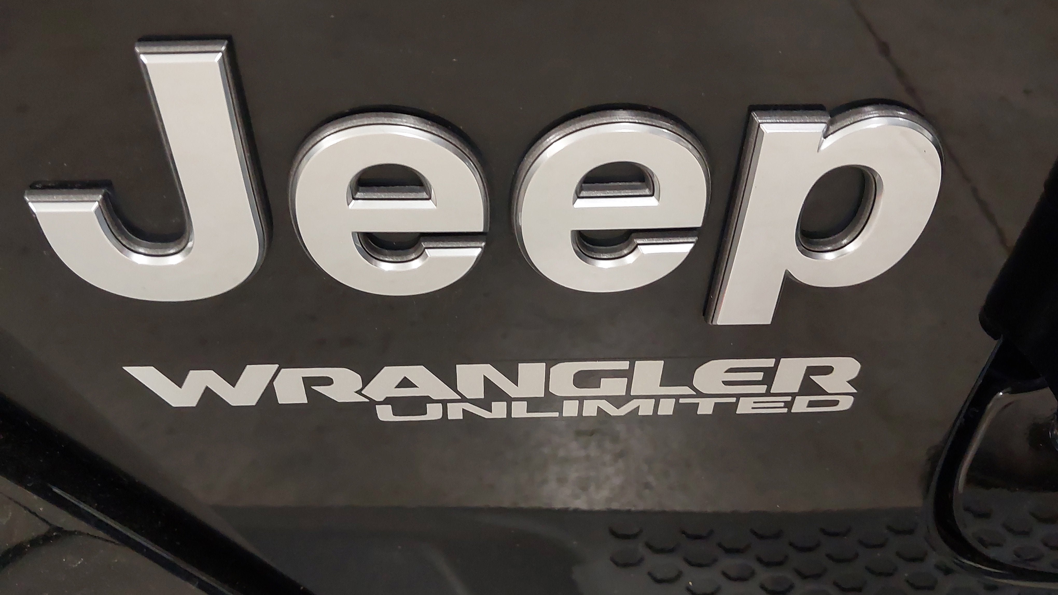 Used 2019 Jeep Wrangler Unlimited Sahara w/ Safety Group AWD/4WD image 31