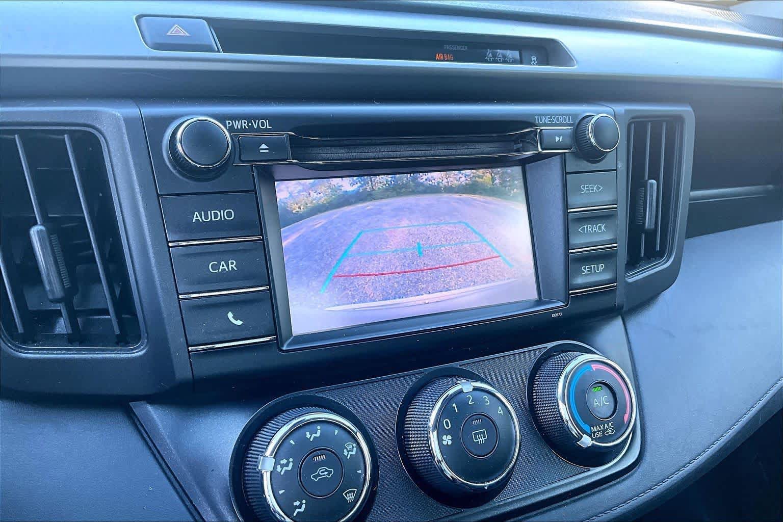 Used 2018 Toyota RAV4 LE FWD image 27