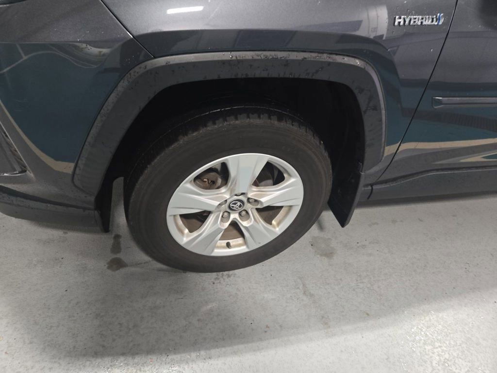 Used 2021 Toyota RAV4 XLE image 4