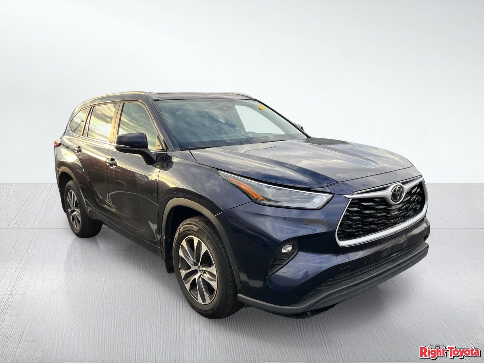 Certified 2024 Toyota Highlander XLE AWD/4WD image 5