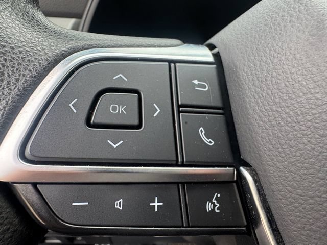 Used 2021 Toyota Highlander L FWD image 7