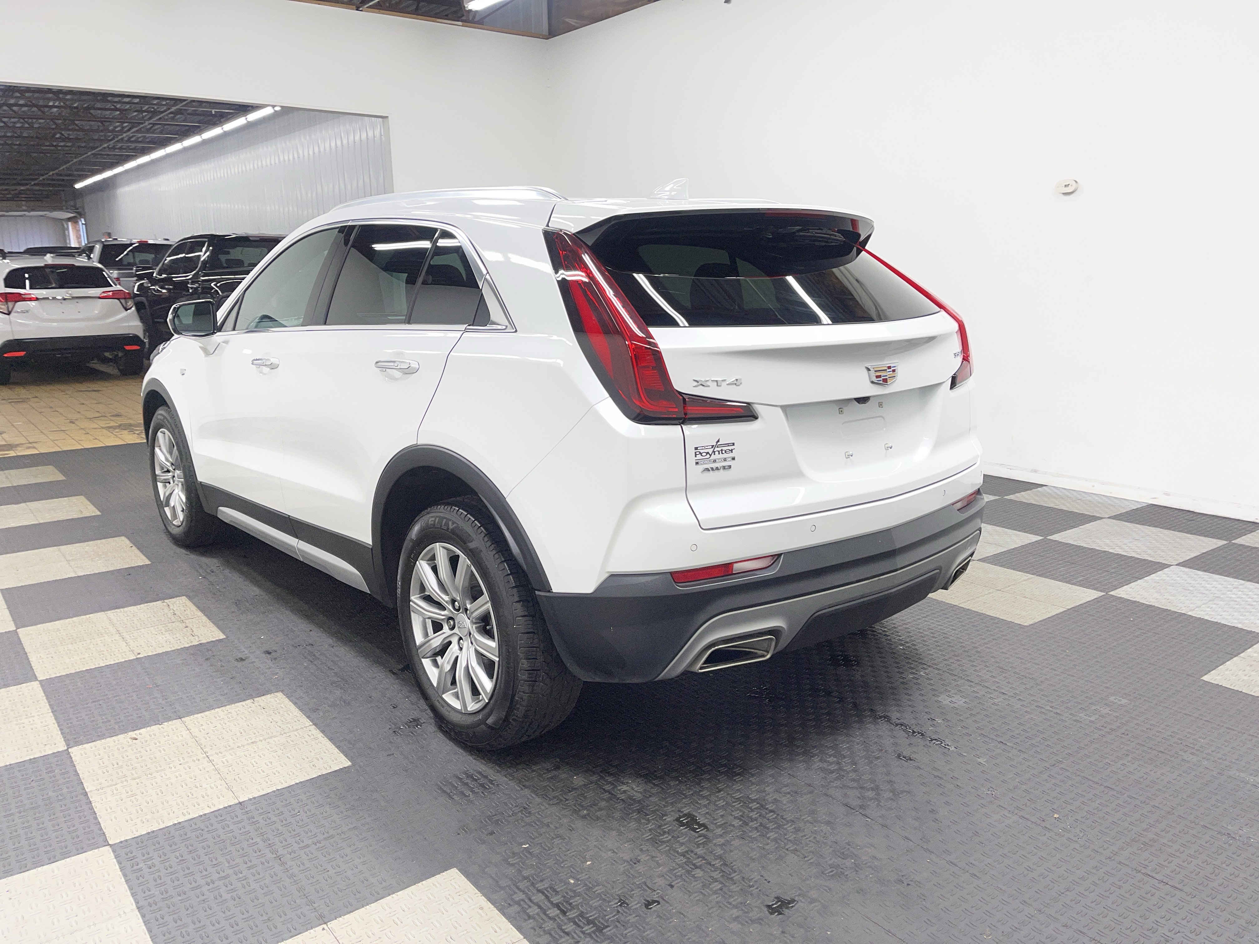 Used 2023 Cadillac XT4 Premium Luxury image 2