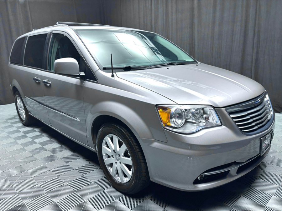 Used 2016 Chrysler Town & Country Touring w/ Driver Convenience Group image 7