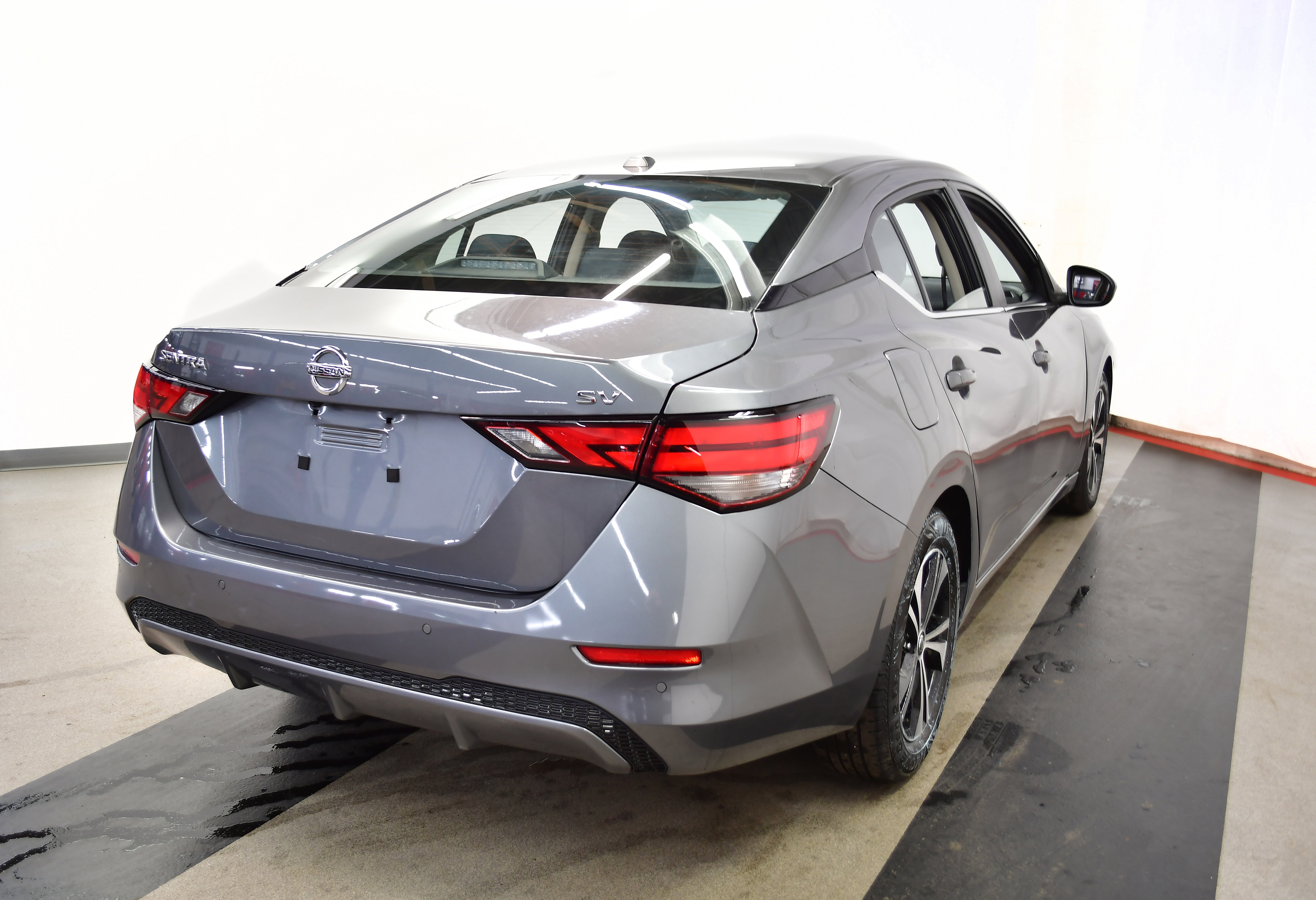 Used 2023 Nissan Sentra SV image 3