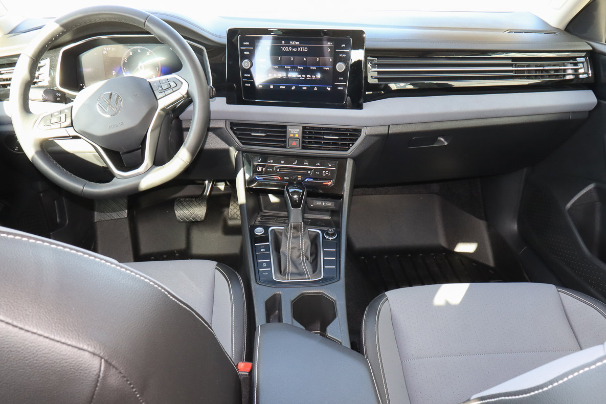 Used 2025 Volkswagen Jetta SE image 10