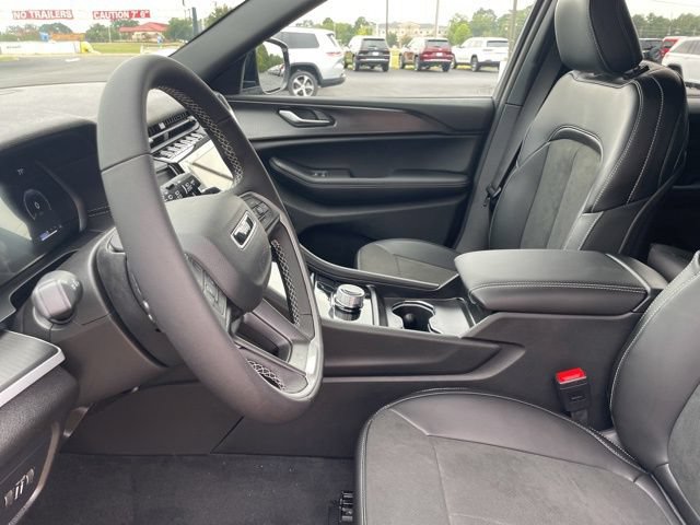 Used 2025 Jeep Grand Cherokee Altitude RWD image 7