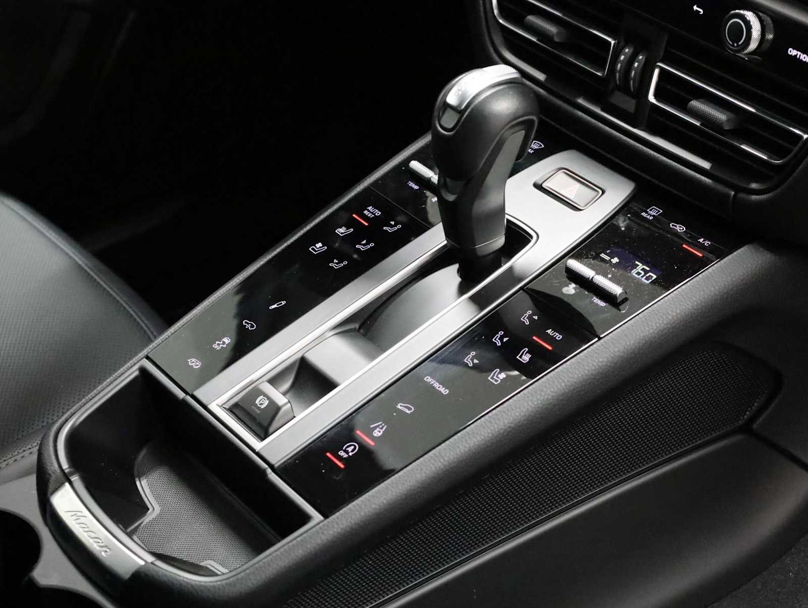 Certified 2025 Porsche Macan S AWD/4WD image 21