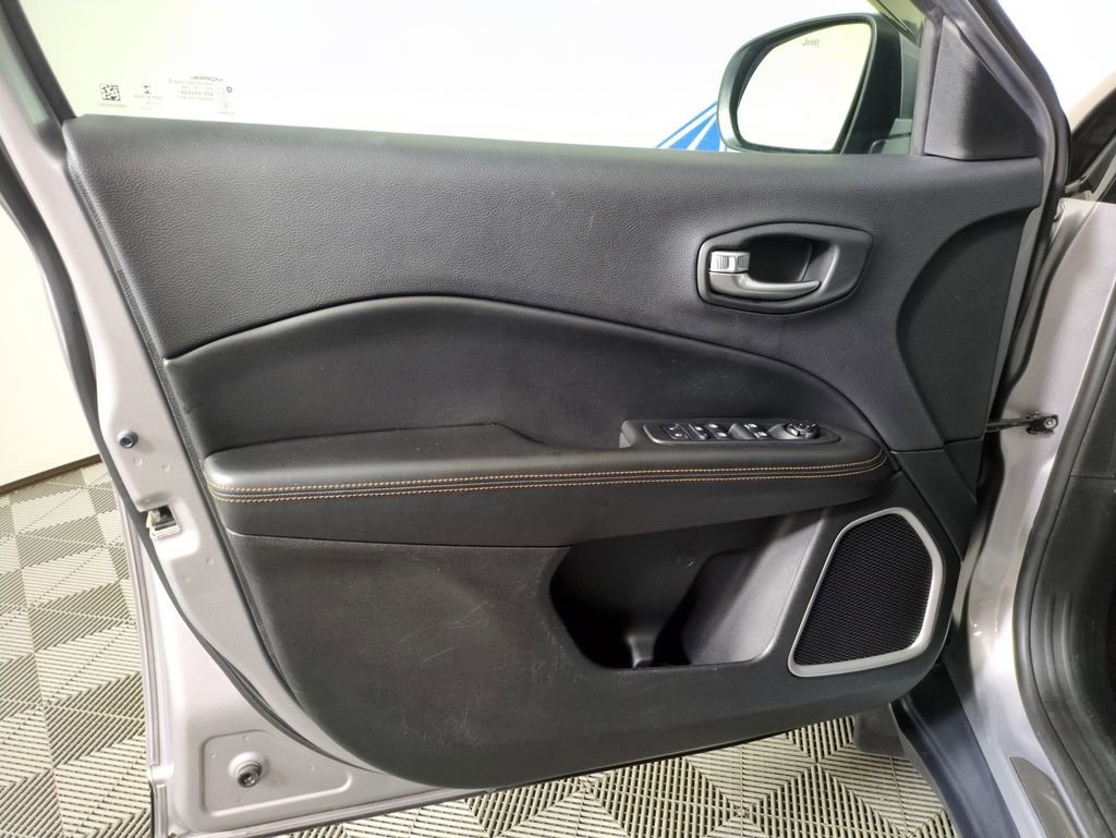 Used 2018 Jeep Compass Limited w/ Navigation Group image 10