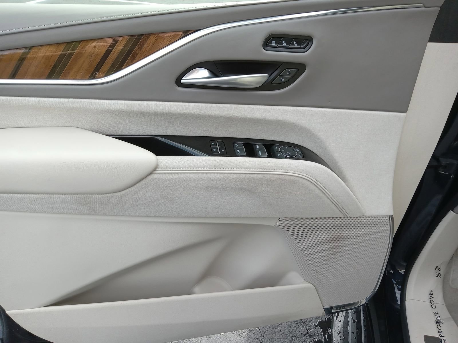 Used 2021 Cadillac Escalade Premium Luxury Platinum image 9