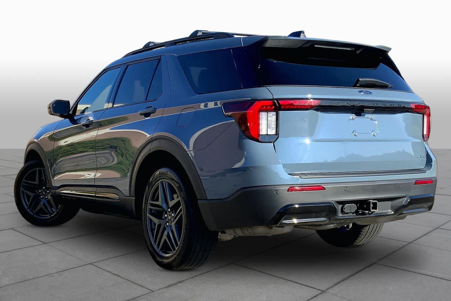 Used 2025 Ford Explorer ST-Line w/ Premium Package AWD/4WD image 12