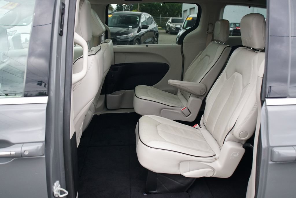 Used 2021 Chrysler Pacifica Limited w/ Premium & Safety Sphere Group AWD/4WD image 10