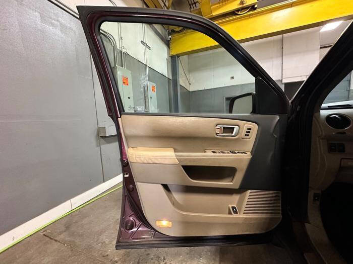 Used 2010 Honda Pilot Touring image 22