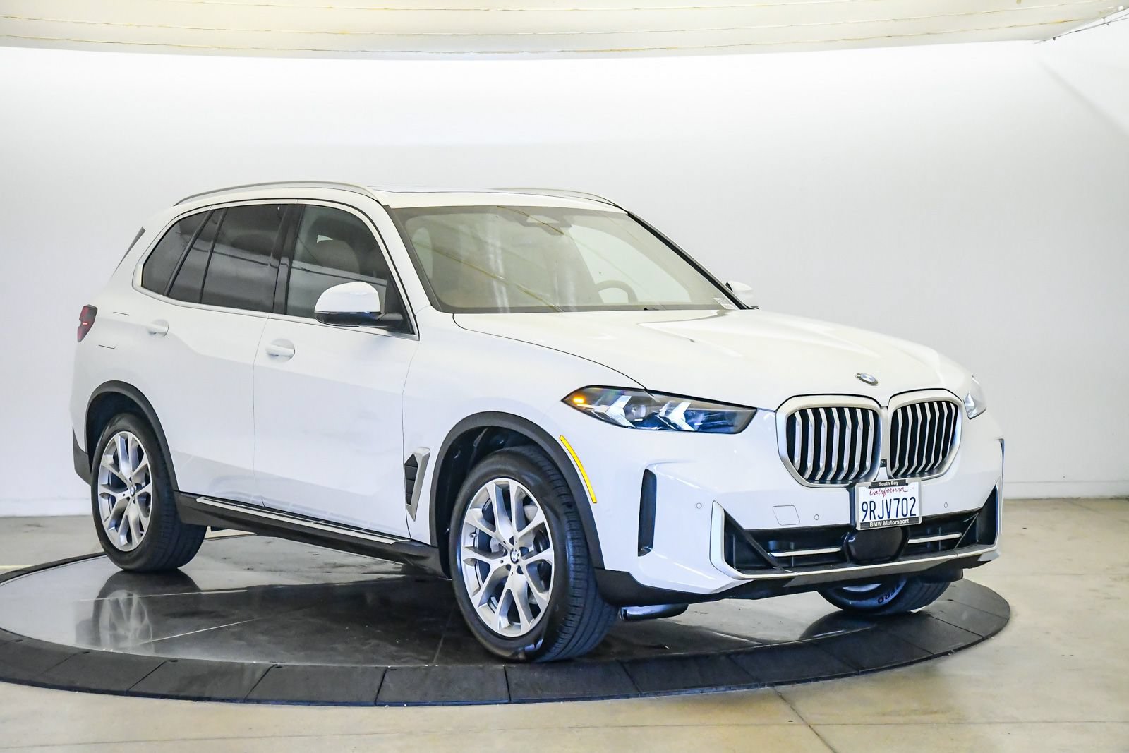 Certified 2024 BMW X5 xDrive40i w/ Parking Assistance Package AWD/4WD image 6