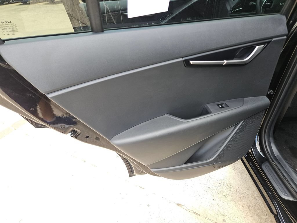 Used 2025 Kia Niro LX FWD image 29