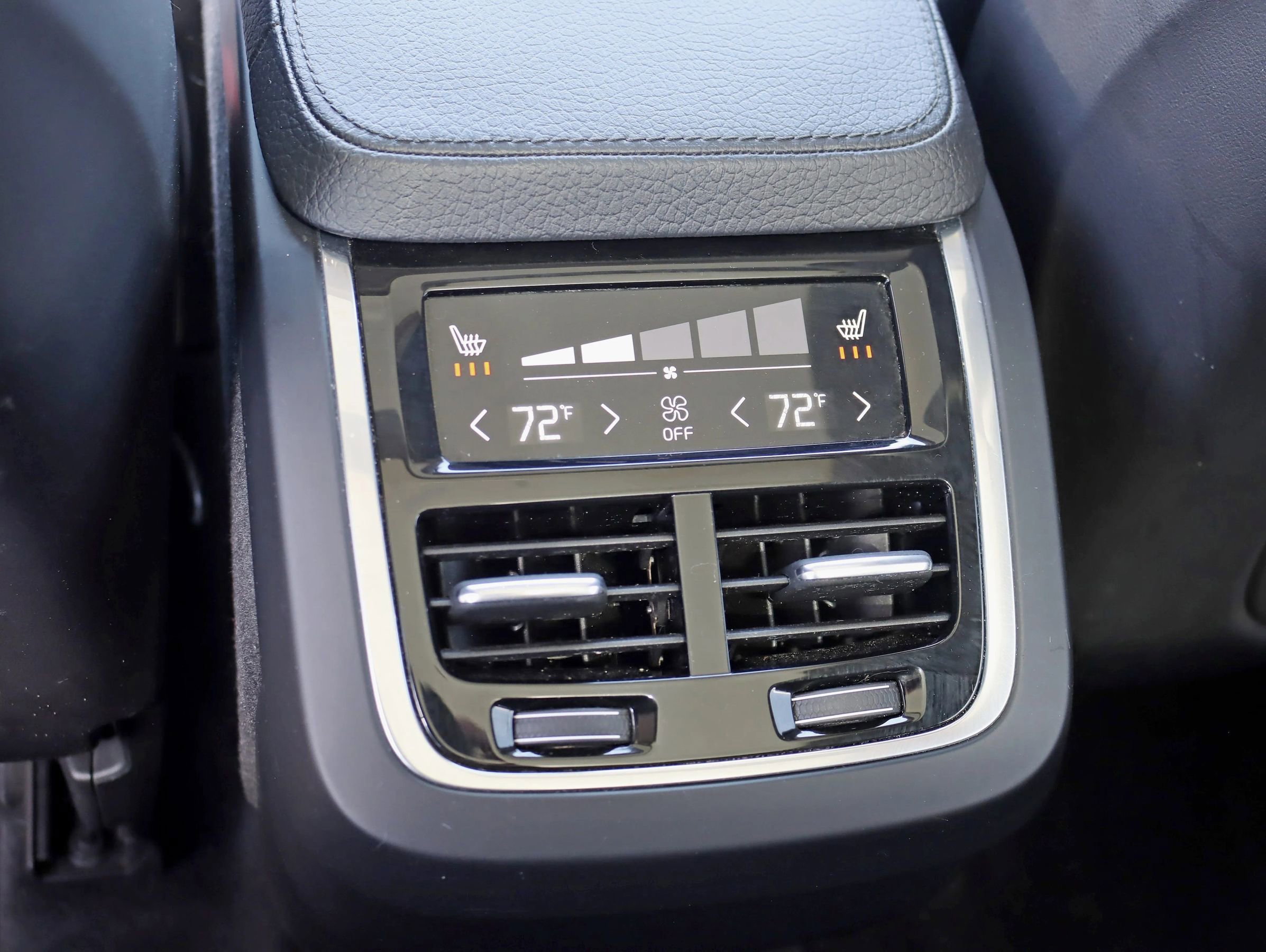 Used 2017 Volvo XC90 T6 Momentum w/ Vision Package image 30