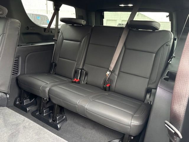 Used 2025 Chevrolet Suburban Z71 image 23