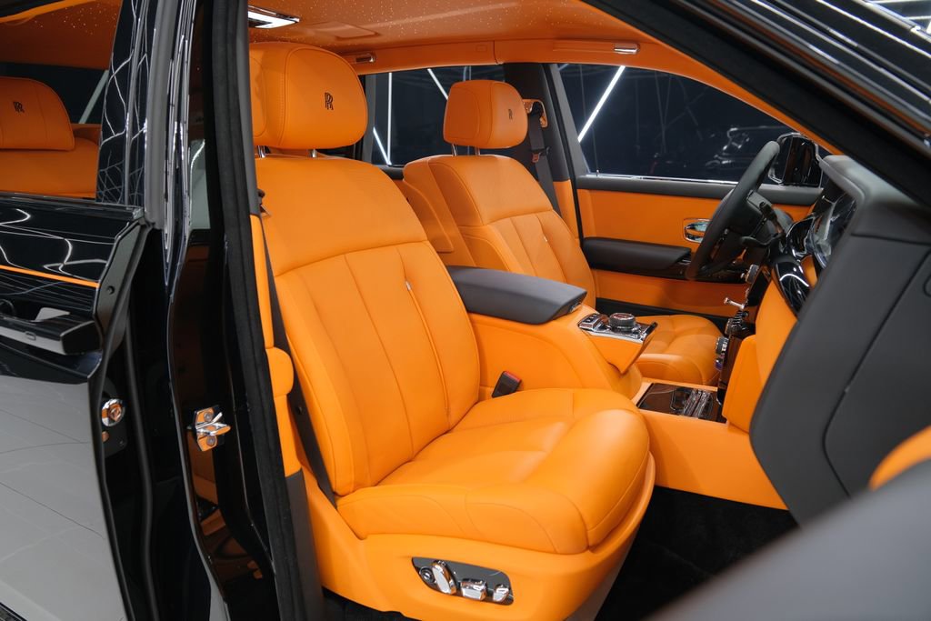 Used 2025 Rolls-Royce Phantom Sedan RWD image 42