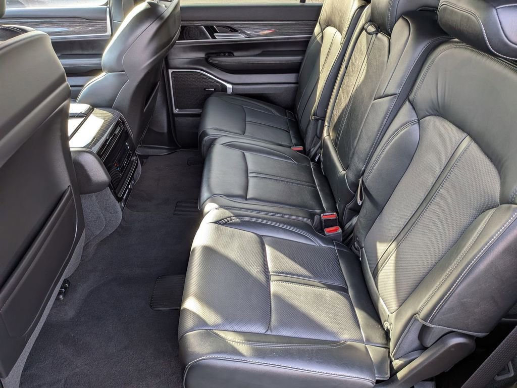 Used 2022 Jeep Wagoneer Series III image 16