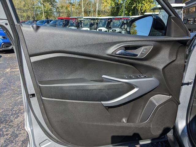 Used 2024 Chevrolet Trax RS FWD image 8